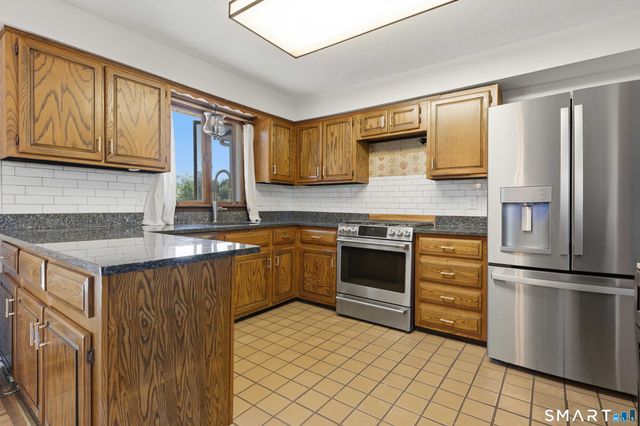 699 Selbys Pond Road, Stratford, CT 06615