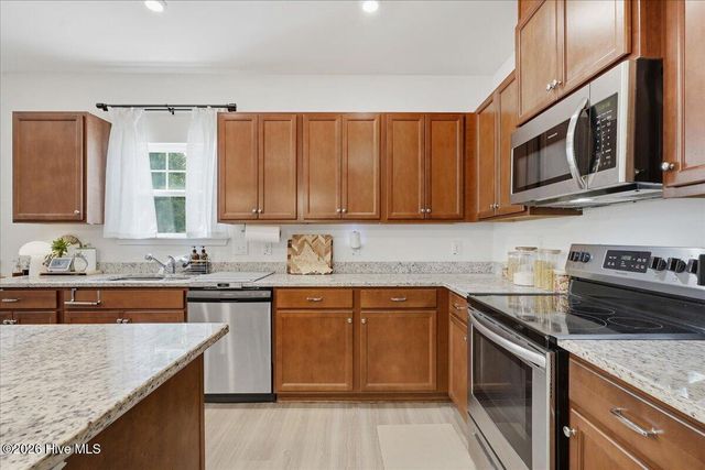 5775 Huntington Park Drive, La Grange, NC 28551