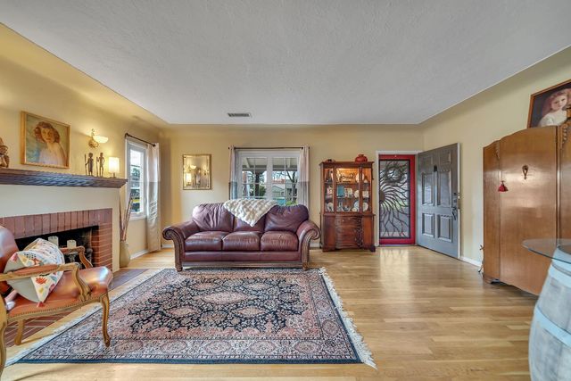 322 N Santa Ana Ave, Modesto, CA 95354