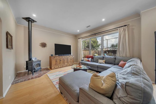 322 N Santa Ana Ave, Modesto, CA 95354