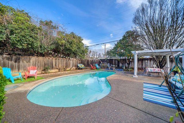 322 N Santa Ana Ave, Modesto, CA 95354