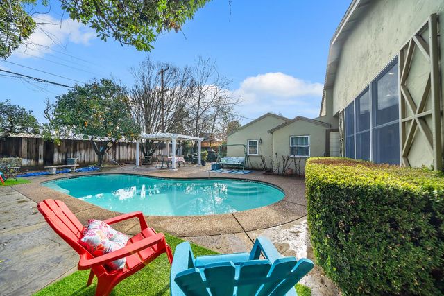 322 N Santa Ana Ave, Modesto, CA 95354