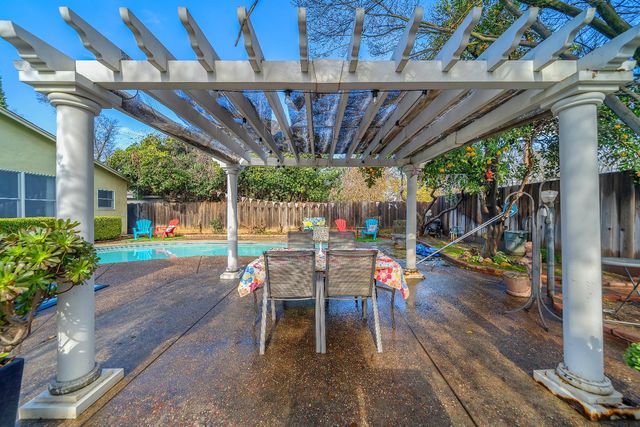 322 N Santa Ana Ave, Modesto, CA 95354