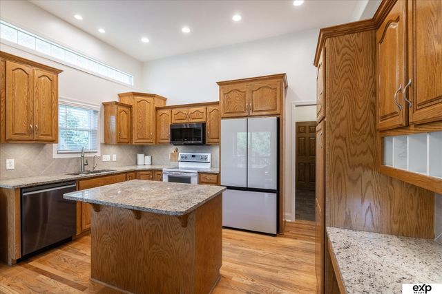 230 E View Drive, Council Bluffs, IA 51503