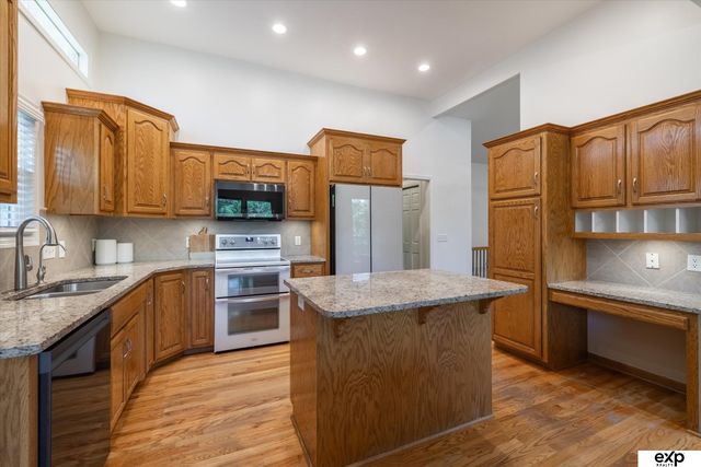 230 E View Drive, Council Bluffs, IA 51503