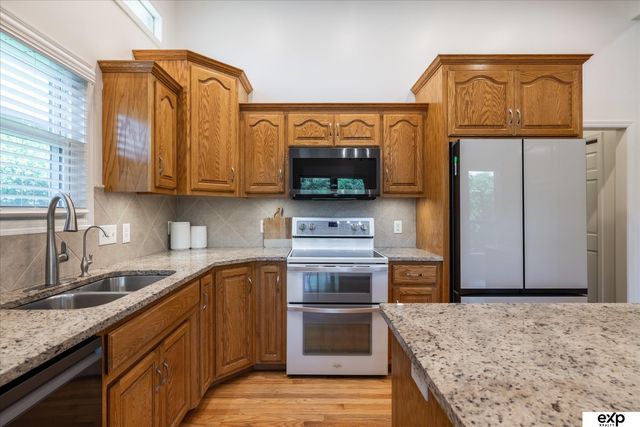 230 E View Drive, Council Bluffs, IA 51503