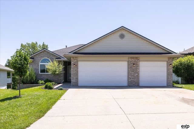 230 E View Drive, Council Bluffs, IA 51503