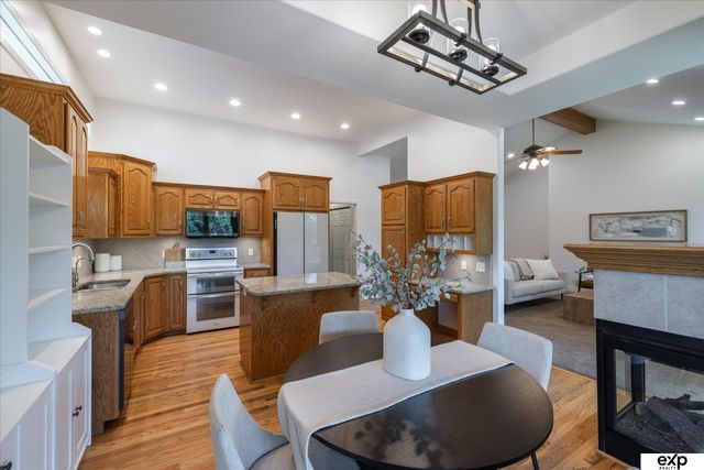 230 E View Drive, Council Bluffs, IA 51503