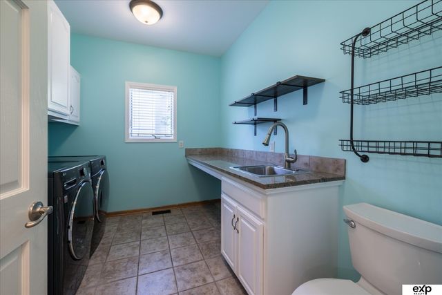 230 E View Drive, Council Bluffs, IA 51503