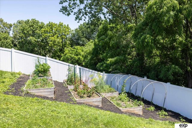 230 E View Drive, Council Bluffs, IA 51503