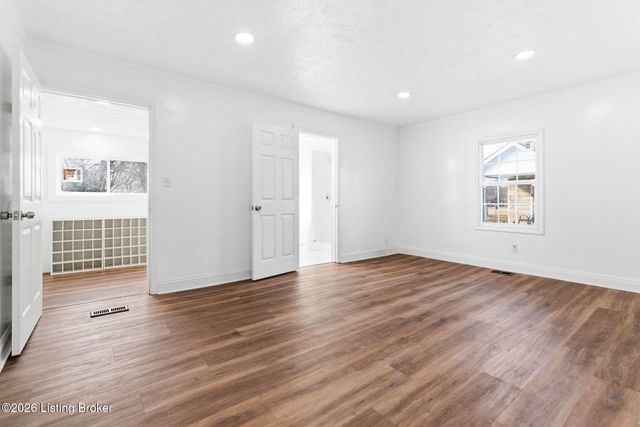 5533 Bruce Ave, Louisville, KY 40214