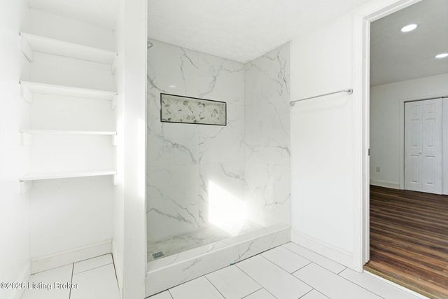 5533 Bruce Ave, Louisville, KY 40214