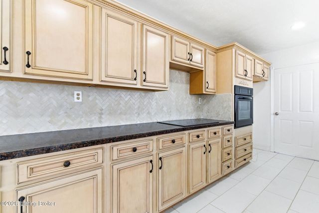 5533 Bruce Ave, Louisville, KY 40214