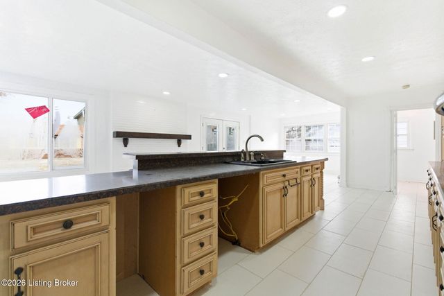 5533 Bruce Ave, Louisville, KY 40214