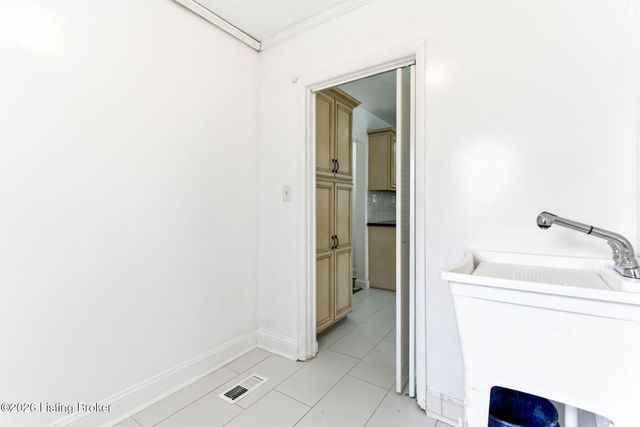 5533 Bruce Ave, Louisville, KY 40214