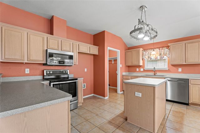 1029 Hidden Lake Drive, Burleson, TX 76028