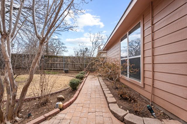 1029 Hidden Lake Drive, Burleson, TX 76028