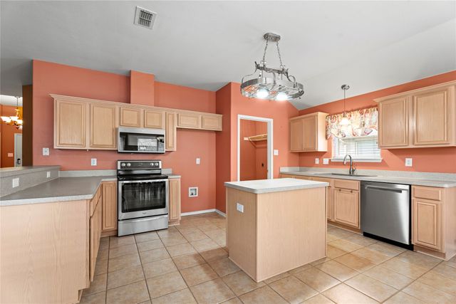 1029 Hidden Lake Drive, Burleson, TX 76028