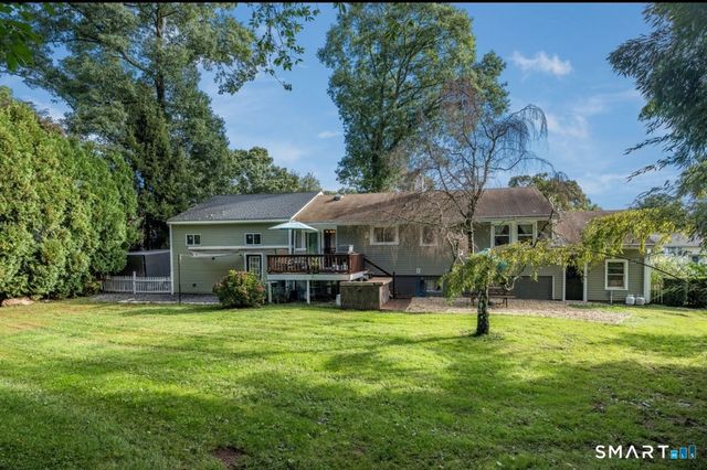 15 Carriage Drive, Clinton, CT 06413