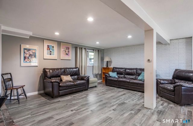 15 Carriage Drive, Clinton, CT 06413