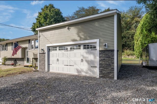 15 Carriage Drive, Clinton, CT 06413