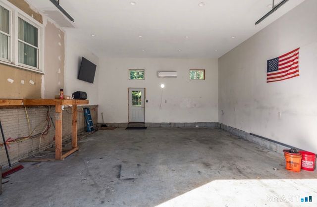 15 Carriage Drive, Clinton, CT 06413
