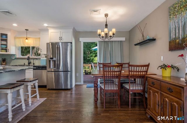 15 Carriage Drive, Clinton, CT 06413