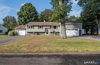 15 Carriage Drive, Clinton, CT 06413