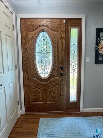 5205 W Thurman Dr, Sioux Falls, SD 57106