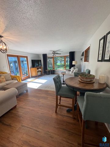 5205 W Thurman Dr, Sioux Falls, SD 57106