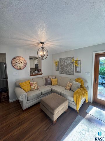 5205 W Thurman Dr, Sioux Falls, SD 57106