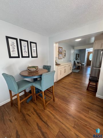 5205 W Thurman Dr, Sioux Falls, SD 57106