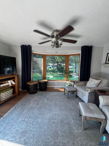 5205 W Thurman Dr, Sioux Falls, SD 57106