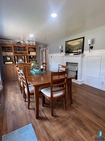 5205 W Thurman Dr, Sioux Falls, SD 57106