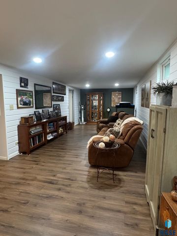 5205 W Thurman Dr, Sioux Falls, SD 57106