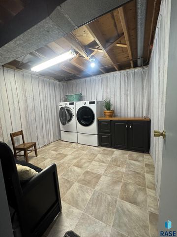 5205 W Thurman Dr, Sioux Falls, SD 57106