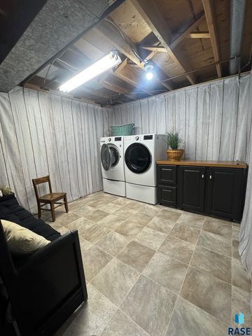 5205 W Thurman Dr, Sioux Falls, SD 57106