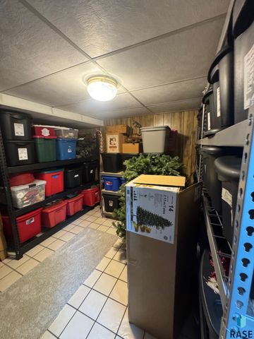 5205 W Thurman Dr, Sioux Falls, SD 57106