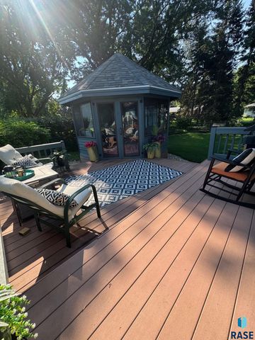 5205 W Thurman Dr, Sioux Falls, SD 57106