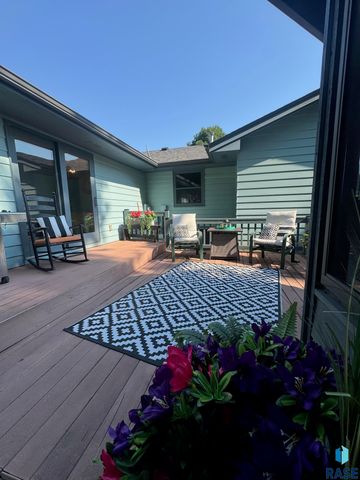 5205 W Thurman Dr, Sioux Falls, SD 57106