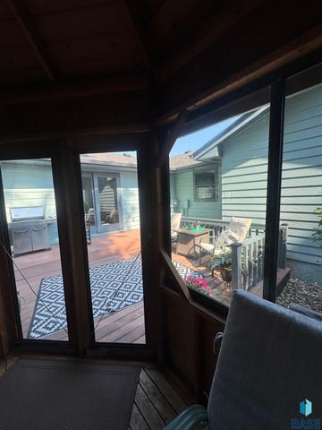 5205 W Thurman Dr, Sioux Falls, SD 57106