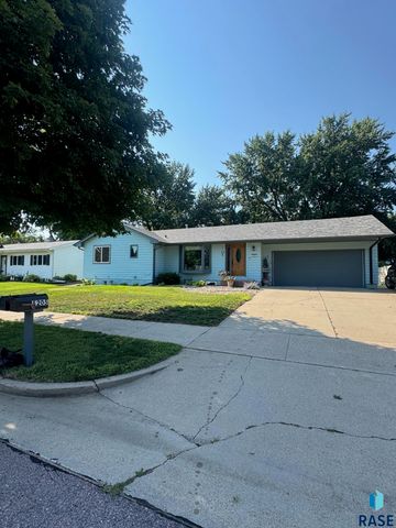 5205 W Thurman Dr, Sioux Falls, SD 57106