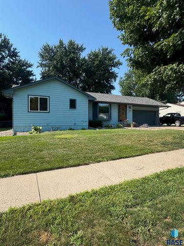 5205 W Thurman Dr, Sioux Falls, SD 57106