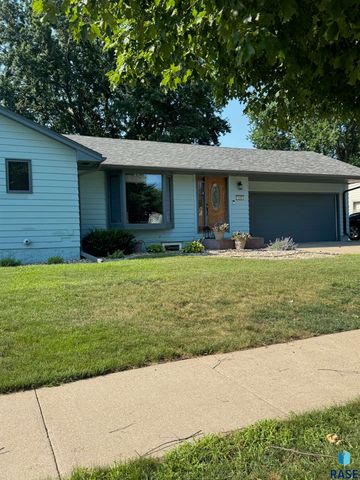 5205 W Thurman Dr, Sioux Falls, SD 57106