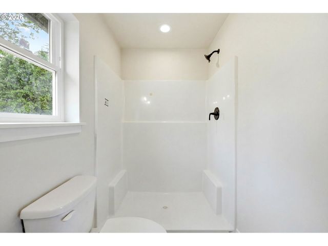 520 S Buxton St, Troutdale, OR 97060