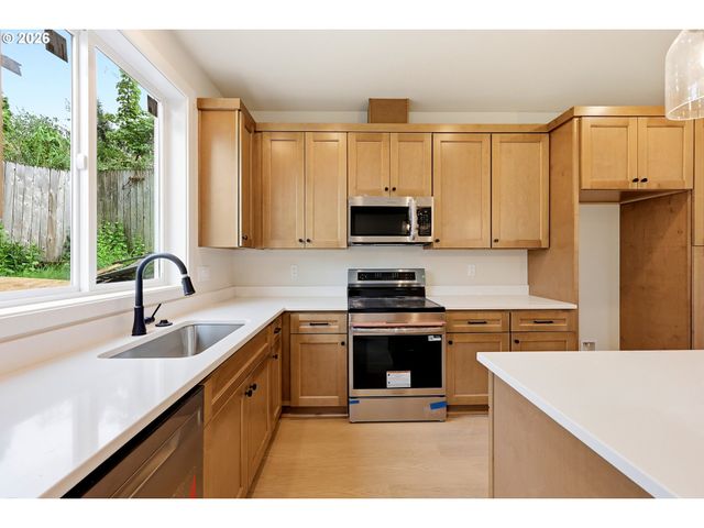 520 S Buxton St, Troutdale, OR 97060