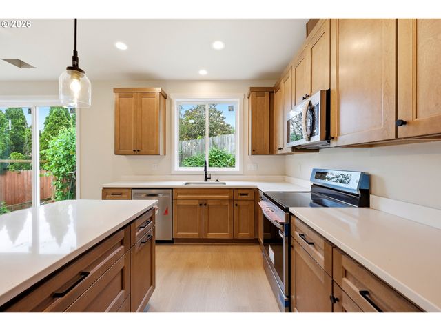 520 S Buxton St, Troutdale, OR 97060