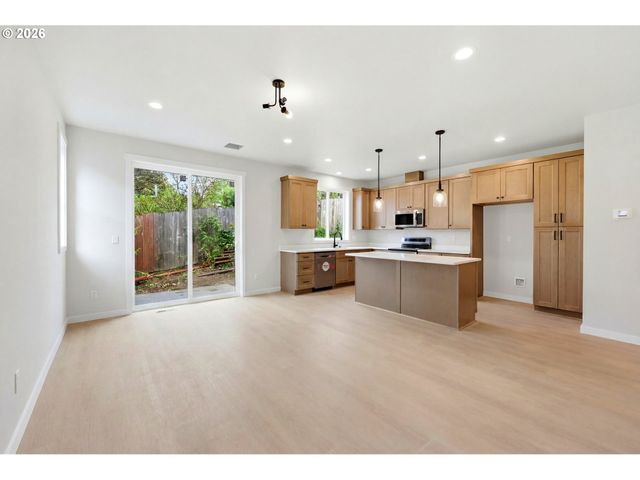 520 S Buxton St, Troutdale, OR 97060