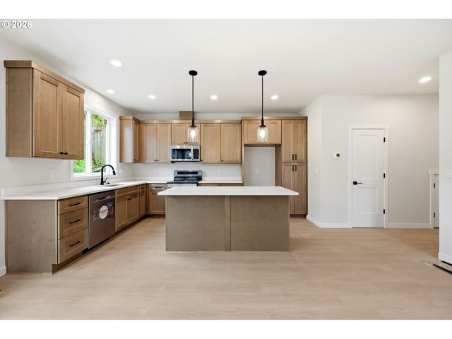 520 S Buxton St, Troutdale, OR 97060