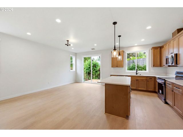 520 S Buxton St, Troutdale, OR 97060